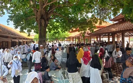 Libur Panjang, Wisata Religi Sunan Gresik Dipadati Pengunjung