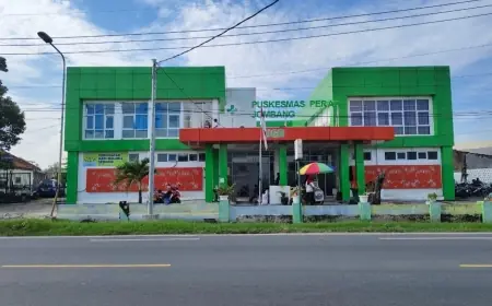 Dinkes Jombang Klaim sudah Perbaiki Plafon Puskesmas Perak yang Ambrol dan Nyaris Timpa Pasien