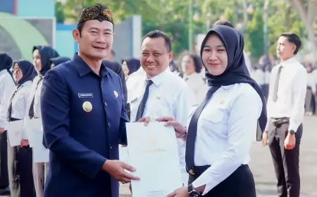Bupati Lamongan Serahkan SK CPNS dan PPPK Formasi Tahun 2024