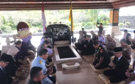 Peringati Hari Jadi ke-60, Gubernur Lemhanas Ziarah ke Makam Bung Karno