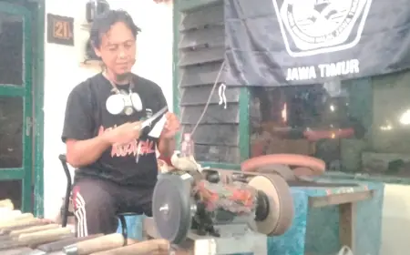 Jelang Iduladha, Jasa Asah dan Pembuatan Pisau di Jombang Banjir Pesanan