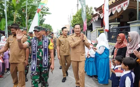 Bupati Lamongan Dampingi Waster Panglima TNI Tinjau Progres TMMD