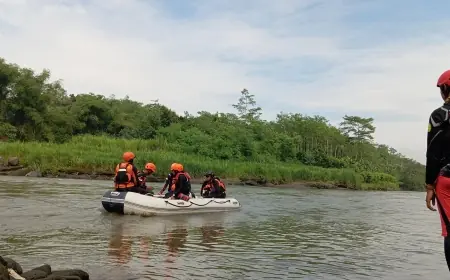 Pencarian Korban Hanyut di Sungai Brantas Blitar Libatkan 35 Petugas dengan 2 Perahu Karet