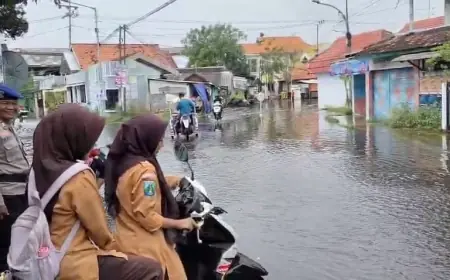 Banjir Rob Setinggi 30 Cm Rendam Sejumlah Wilayah di Pasuruan