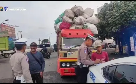 Dinilai Membahayakan, Truk ODOL di Nganjuk Ditilang Polisi