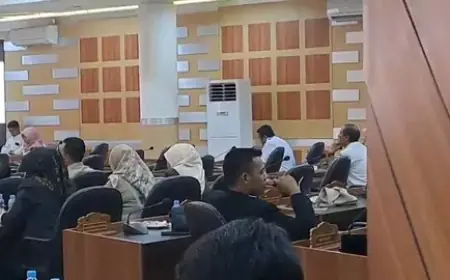 Viral Anggota DPRD Tuban Ngevape saat Rapat Paripurna, Publik Dibuat Geram