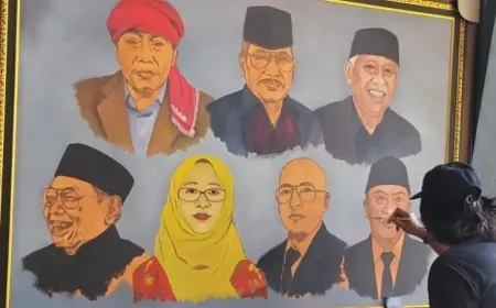 Seniman Lukis di Jombang Ajak Masyarakat Melihat Kampus Undar dari Goresan Tinta