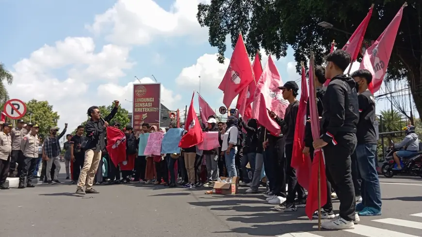 Mahasiswa dan Buruh Unjuk Rasa di Kota Blitar, Gaji dan Pesangon tidak Dibayar selama 3 Tahun