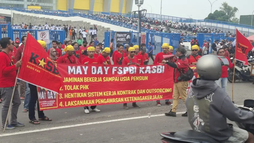 Pilih Aksi Turun Jalan, FSPBI dan KASBI Tolak Perayaan Hari Buruh di Stadion Joko Samudro Gresik