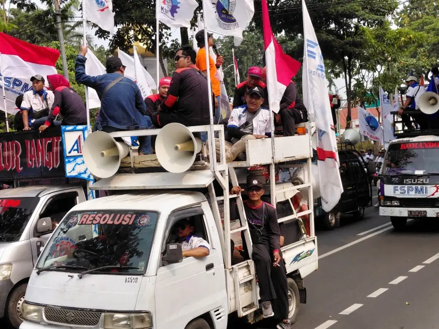 Aksi Buruh di Surabaya Bawa 23 Tuntutan, Mulai dari Upah hingga Gelar Pahlawan untuk Gus Dur
