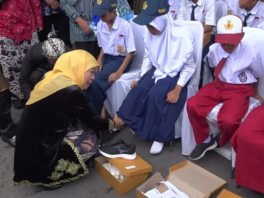 Hardiknas 2025, Khofifah Tegaskan Komitmennya untuk Pendidikan Keluarga Prasejahtera