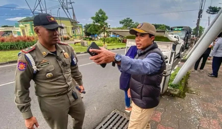 Satpol PP Kota Batu Tertibkan 2.100 Reklame Ilegal, Komitmen Tegakkan Perda Terus Berlanjut