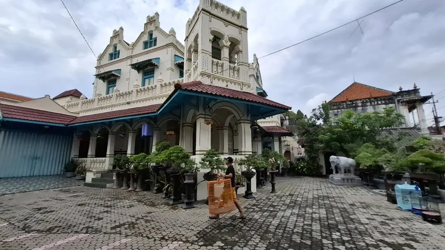 Melihat Rumah Gajah Mungkur Gresik yang Ikonik Sejak 1896