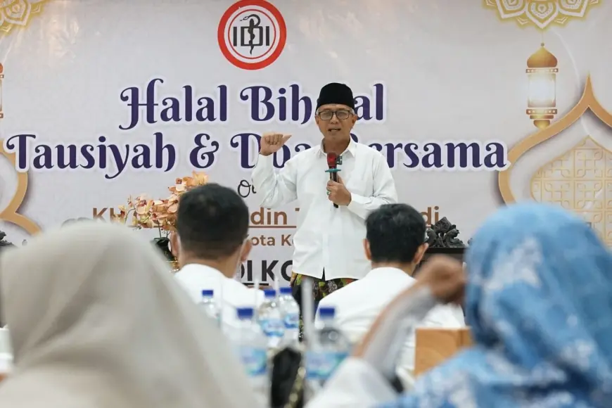 Gus Qowim Beri Tausiyah Pada Halal Bihalal IDI Kota Kediri