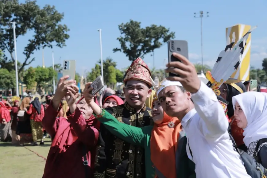 Peringati Hardiknas dan HOD, Bupati Jember Jadi Idola Warga dan Pejabat OPD