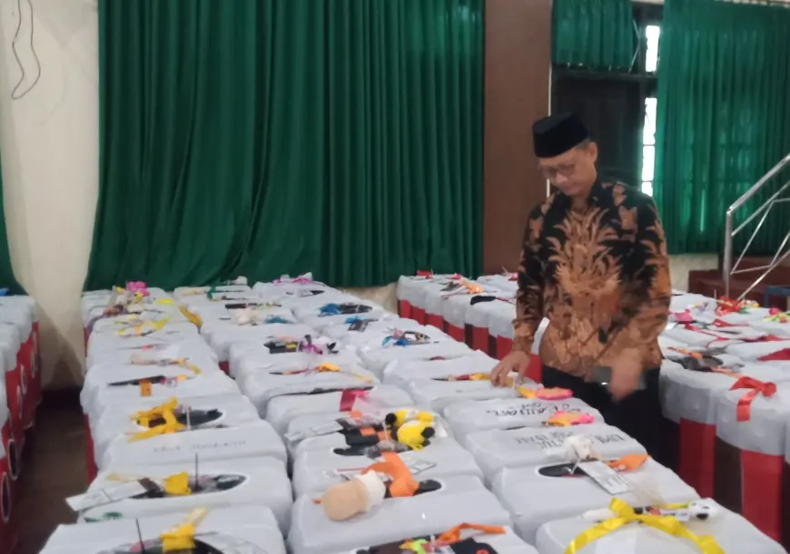 Jelang Keberangkatan, Jemaah Haji Asal Jombang Setor Koper
