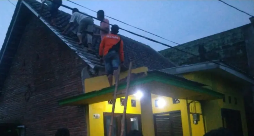 Angin Kencang Terjang Pakis Malang, Atap 10 Rumah Rusak Kerugian Capai Rp 19 Juta