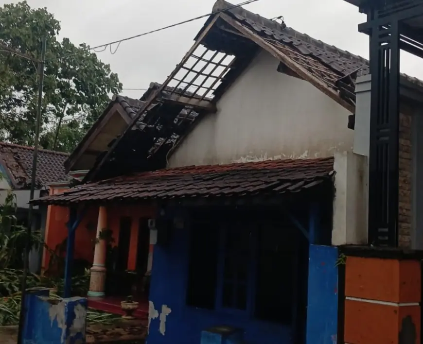 Cuaca Ekstrem Sebabkan Kerusakan Rumah dan Genangan Air di Paksiaji Malang