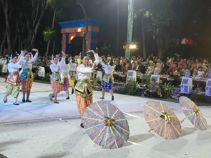 Festival Budaya APEKSI Meriahkan Surabaya Malam Ini: 98 Wali Kota Tampilkan Ragam Adat Nusantara
