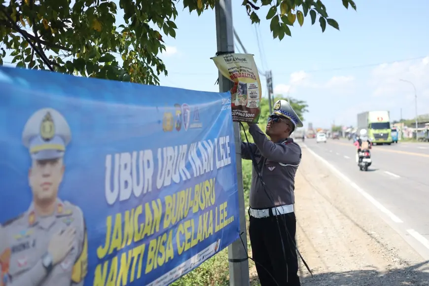 Kecelakaan Akibat Menyalip Jalur Kiri Marak di Gresik, Polisi Pasang Baner Peringatan