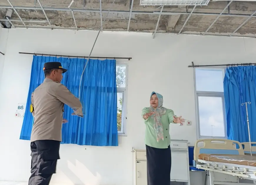 Telan Anggaran Rp 4,2 Miliar, Atap Plafon Puskesmas Perak Jombang Ambrol
