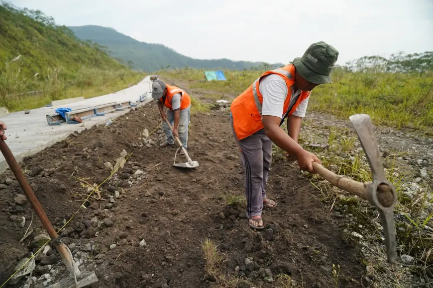 Pemkab Kediri Lanjutkan Pembangunan Jalan Menuju Kawah Kelud