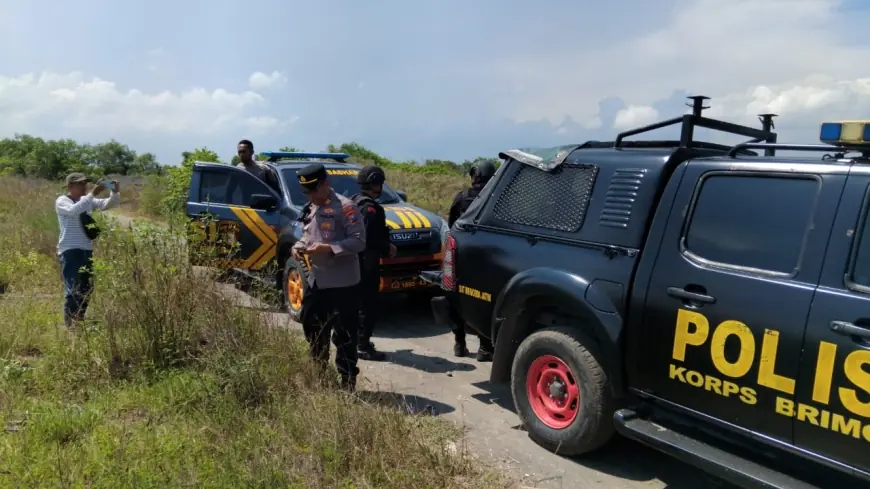 Jibom Polda Jatim Ledakkan Mortir Temuan Warga di Pantai Paseban Jember