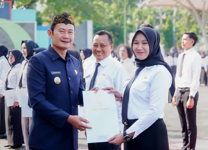 Bupati Lamongan Serahkan SK CPNS dan PPPK Formasi Tahun 2024