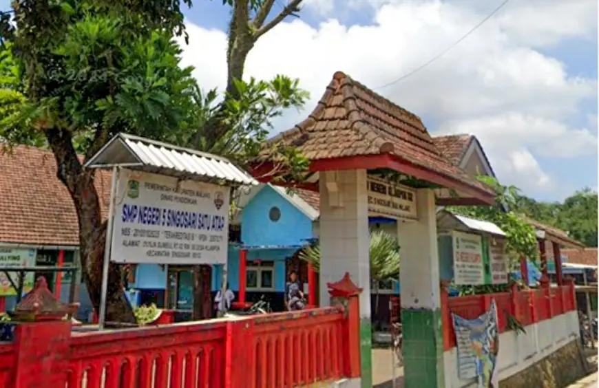 Dilema Kelas Sore di Sekolah 1 Atap SDN Klampok dan SMPN 5 Singosari Malang