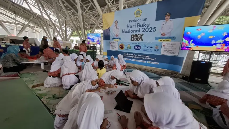 Puluhan Anak di Gresik Memeriahkan Peringatan Hari Buku Nasional