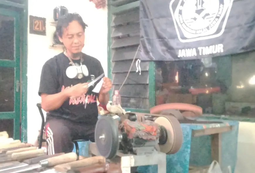 Jelang Iduladha, Jasa Asah dan Pembuatan Pisau di Jombang Banjir Pesanan