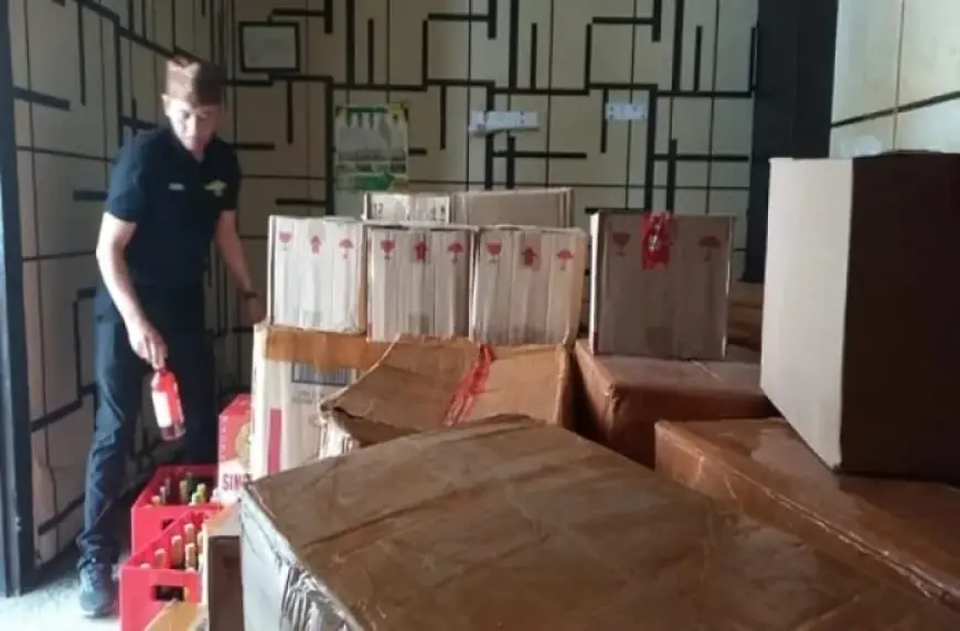 Satpol PP Probolinggo Temukan Ribuan Botol Miras di Rumah Warga