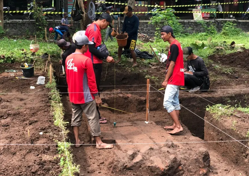 Ekskavasi Hari ke-8 di Area Candi Brahu Mojokerto Temukan Struktur Bangunan Rusak