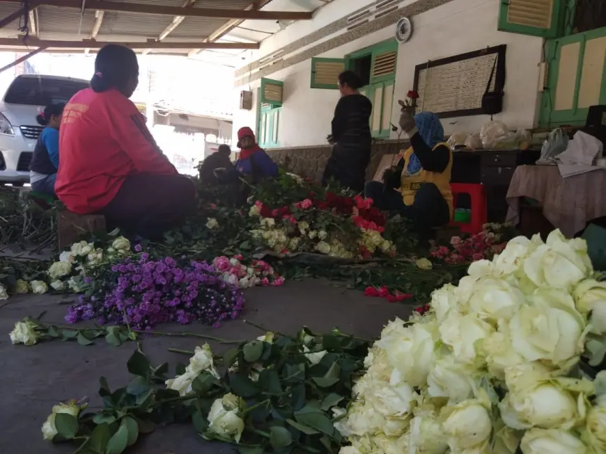 Petani dan Penjual Bunga di Kota Batu Kelabakan Hadapi Lonjakan Permintaan saat Panen Menurun