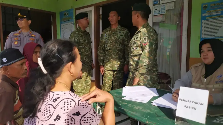 Pengobatan Gratis Yonif 514 Raider di Desa Kaligedang Ijen Bondowoso, Disambut Antusias Warga