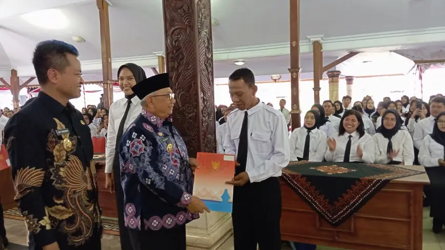 865 ASN di Blitar Terima SK, 17 Formasi CPNS dan 292 PPPK Masih Kosong