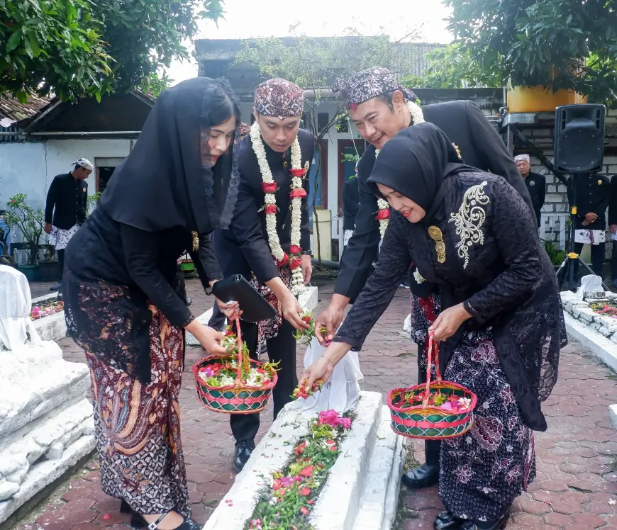 HJL 456, Bupati dan Wakil Bupati Lamongan Ziarah ke Makam Leluhur