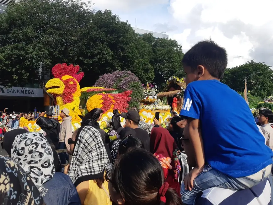 Dongeng Turun ke Jalan, Anak-anak Surabaya Antusias Saksikan Surabaya Vaganza 2025