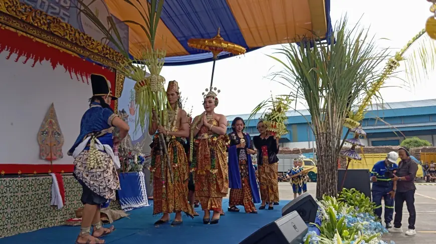 Mengulik Sakralnya Manten Tebu di Blitar, Awali Musim Giling di Pabrik Gula RMI
