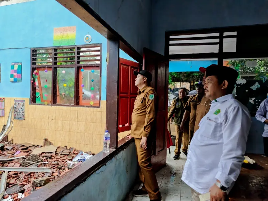 Ruang Kelas SDN Petung III Ambruk, Bupati Pasuruan Instruksikan Segera Dibangun