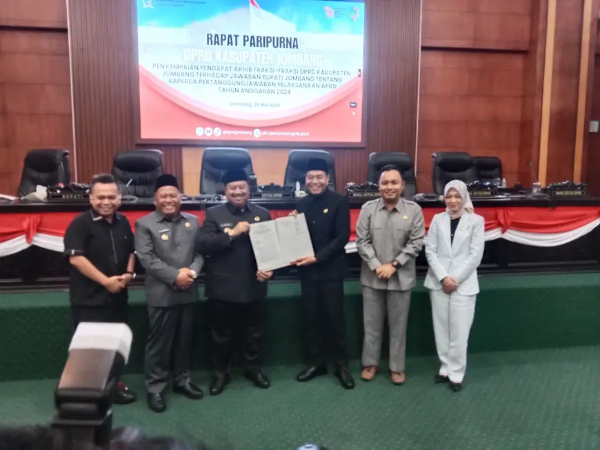 DPRD Jombang Gelar Rapat Paripurna Penyampaian Pendapat Akhir Fraksi atas Jawaban Bupati Jombang