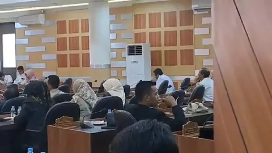 Viral Anggota DPRD Tuban Ngevape saat Rapat Paripurna, Publik Dibuat Geram