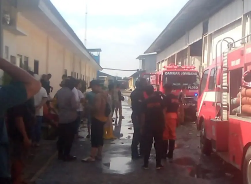 Gudang Olahan Ayam Milik Bupati Jombang Terbakar, Kerugian Ditaksir Ratusan Juta