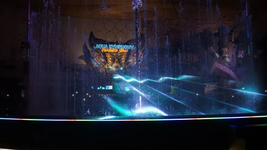 Pertunjukan Aqua Symphony Sulap Malam Jatim Park 3 Jadi Penuh Pesona