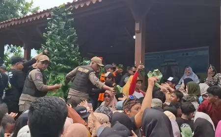 Meriahnya Festival Tumpeng Nasi Krawu di Gresik: Seribu Bungkus Nasi Krawu Langsung Ludes