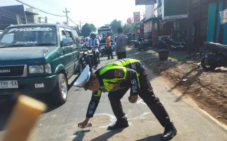 Pemotor di Malang Ditabrak Truk usai Tergerlincir, Ibu dan Anak Tewas di Tempat