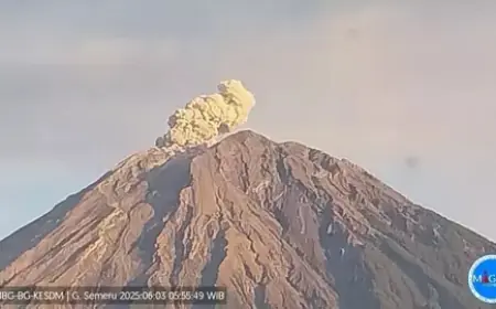 Erupsi Semeru Berlanjut, Warga Diimbau Jauhi Zona Bahaya