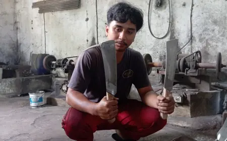 Kisah Perajin Pisau di Blitar saat Iduladha, Pesanan Tak Seramai Dulu, Lebih Banyak Melayani Servis