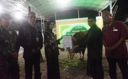 Wali Kota Kediri Serahkan Bantuan Kemasyarakatan Presiden Berupa Sapi ke Masjid