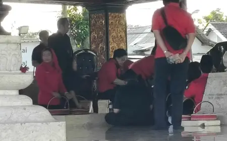 Hari Lahir Bung Karno, Megawati Nyekar ke Makam Ayahanda Bersama Keluarga